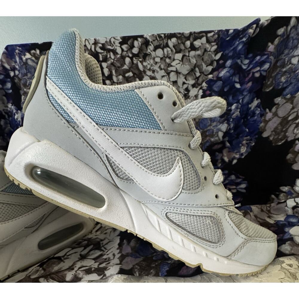 Size 8 - Nike Air Max IVO Pure Platinum White blue sneaker running shoe - Picture 4 of 9